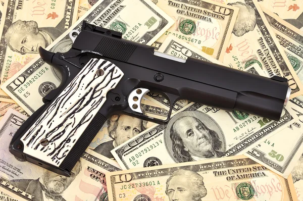 Gun and dollars — Stock Photo, Image
