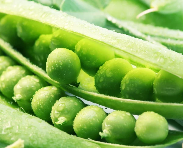 Pods of green peas with leaves — Stock Photo, Image