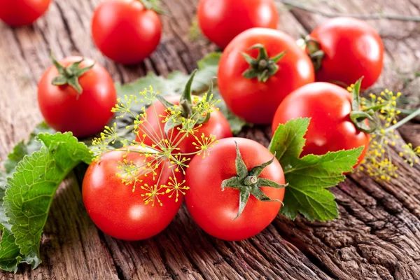 Tomaten, gekocht mit Kräutern zur Konservierung — Stockfoto