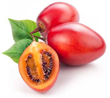 tamarillo meyve yaprakları ile