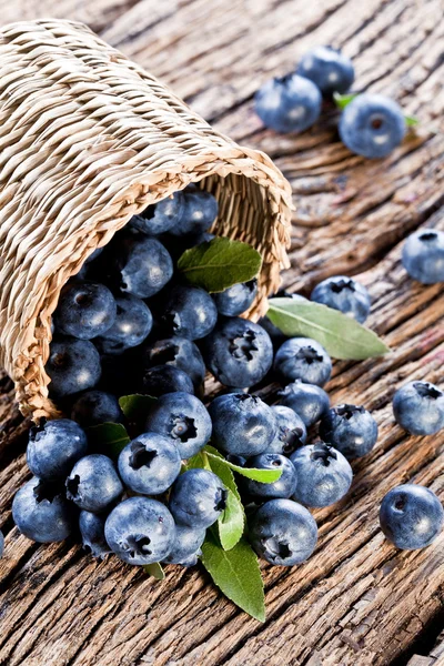 Blueberries have dropped from the basket — Stock Photo, Image