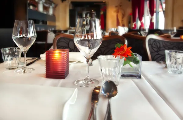 レストラン内のテーブル — ストック写真