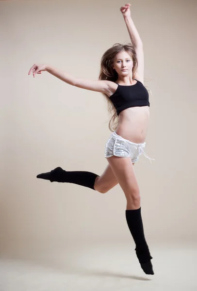 현대 발레 댄서 화이트 스튜디오 배경에서 춤을 — 스톡 사진
