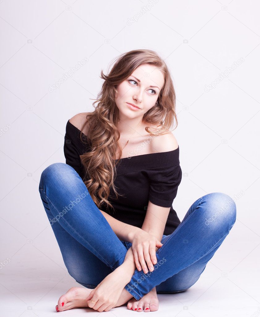 A beautiful young girl in jeans, natural style