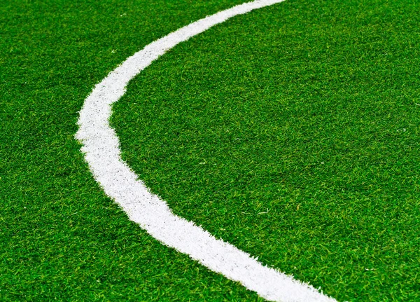Γραμμές στο ποδόσφαιρο πεδίο πράσινο γρασίδι — Φωτογραφία Αρχείου