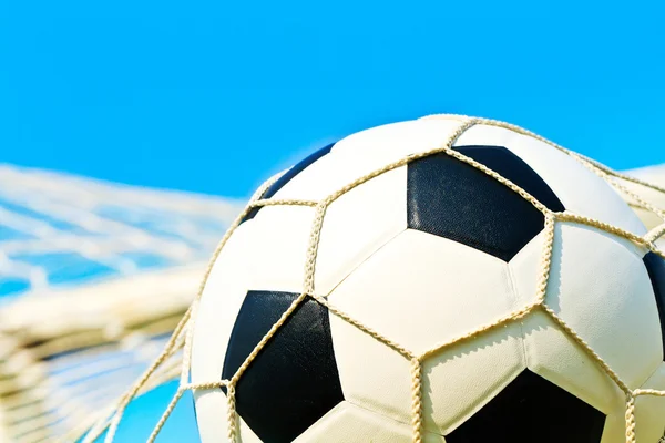 Ποδόσφαιρο μπάλα σε δίχτυ — Φωτογραφία Αρχείου