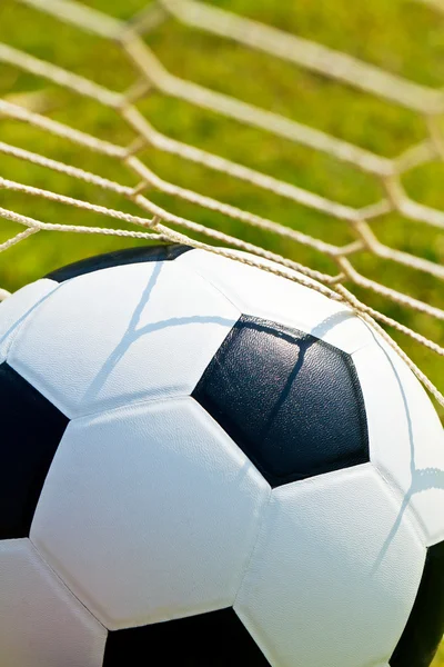 Ποδόσφαιρο μπάλα σε δίχτυ — Φωτογραφία Αρχείου