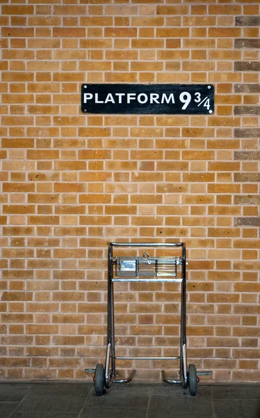 Platforma 9 3/4 a vozík Stock Snímky