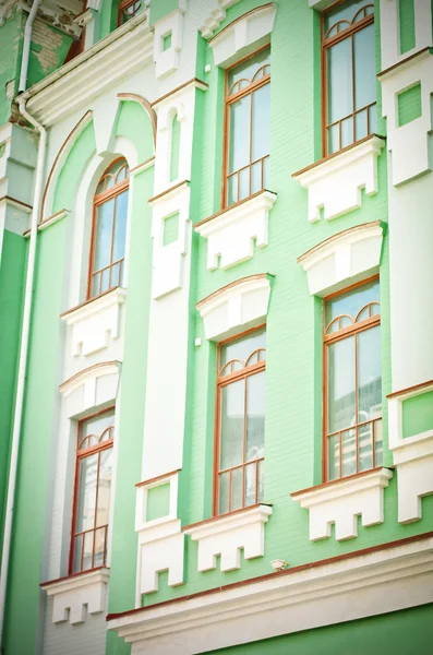 Facade of age-old building — Stock Photo, Image