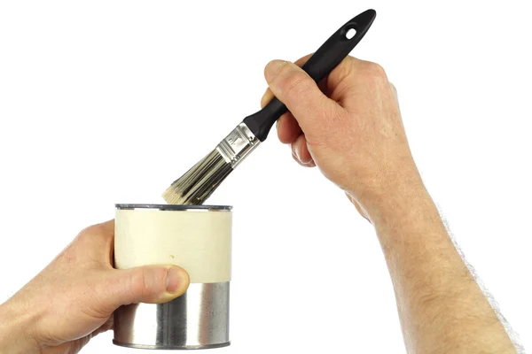 Handen met penseel en verf kan — Stockfoto