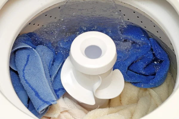 Máquina de lavar roupa de enchimento — Fotografia de Stock