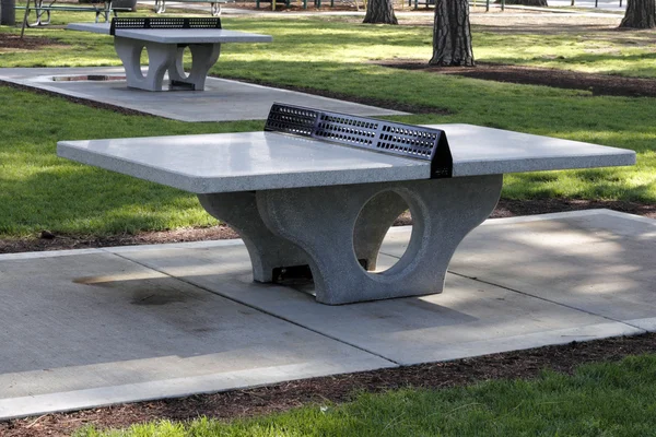 Ping pong masaları çimento — Stok fotoğraf