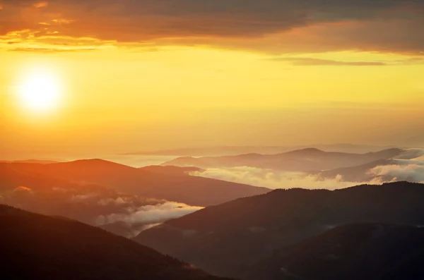 태양 산의 봄 풍경 — 스톡 사진