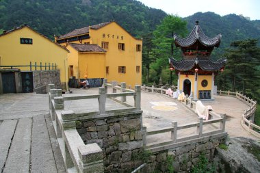 Tapınak ve pagoda