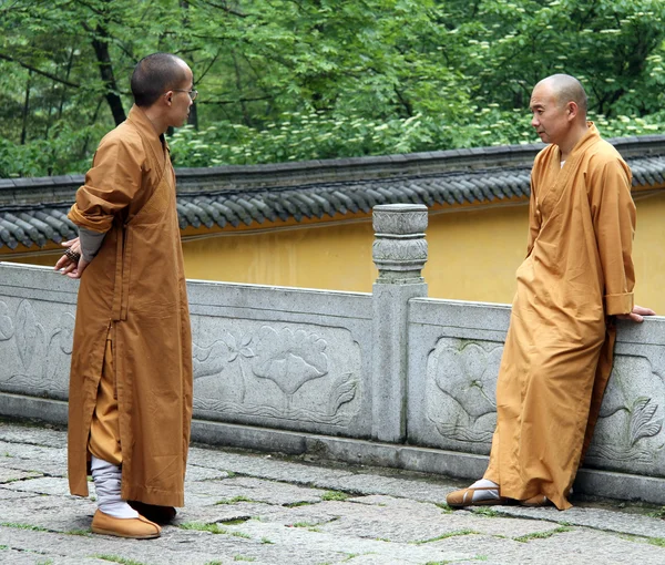 Zwei Mönche — Stockfoto