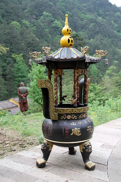 Shrine and monk — Stock Photo, Image