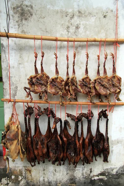 Chiken fumado e patos — Fotografia de Stock