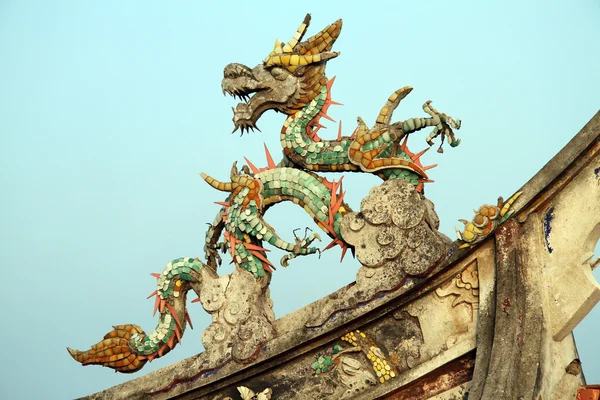 Dragão no telhado — Fotografia de Stock