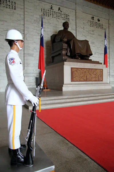 stock image Soldier snd monument