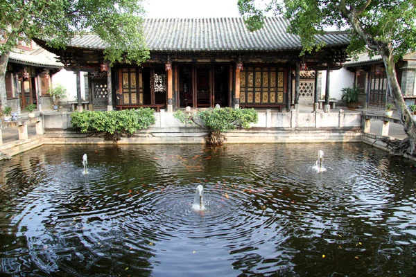 Fountain and pagoda — Stock Photo, Image