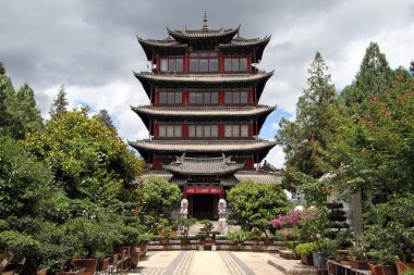 Pagoda y jardín