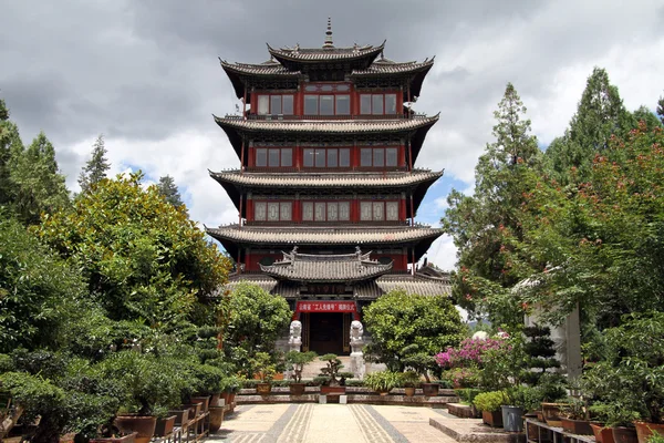 Pagoda and garden — Stock Photo, Image