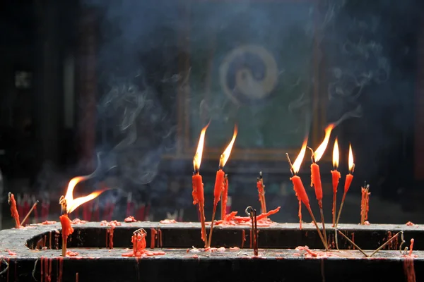 在寺庙的蜡烛 — 图库照片
