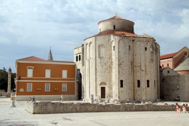 Kilise ve çan kulesi