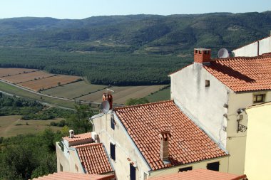 motovun evlerde