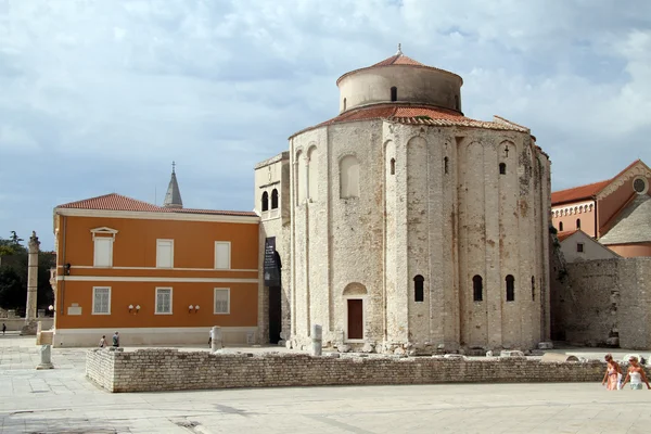 Церковь и колокольня — стоковое фото