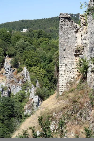 Mauer auf dem Felsen — Stockfoto