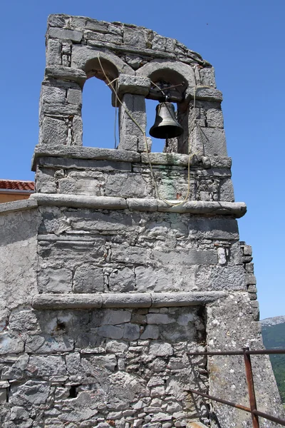 Antiguo campanario de piedra — Foto de Stock