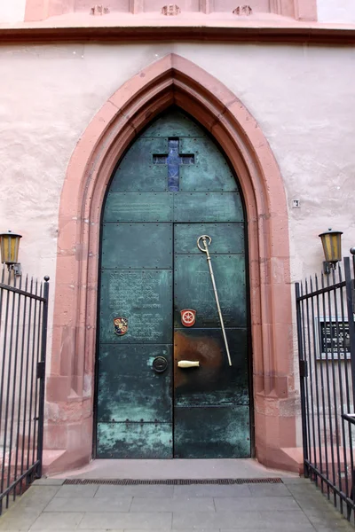 De deur in de kerk van st. stephan in mainz — Stockfoto