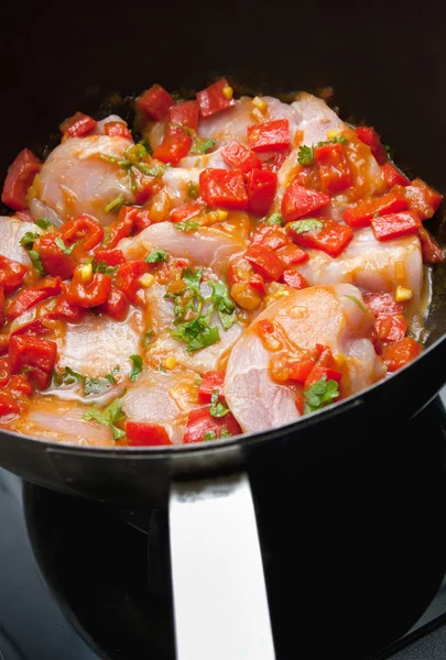 Chicken pan fry with red peppers — Stock Photo, Image