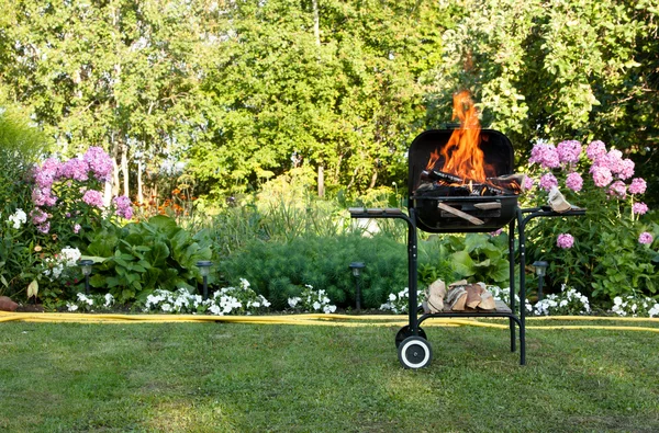 Flames in a barbecue — Stock Photo, Image