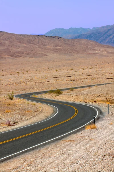 Estrada sinuosa do vale da morte — Fotografia de Stock
