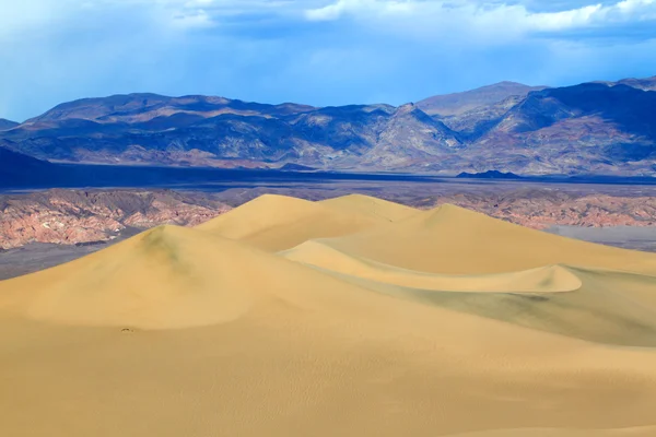 メスキート砂丘をフラット ロイヤリティフリーのストック画像