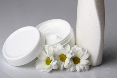 kozmetik ve çiçekler
