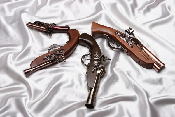 Ajándéktárgy, antik pisztoly — Stock Fotó
