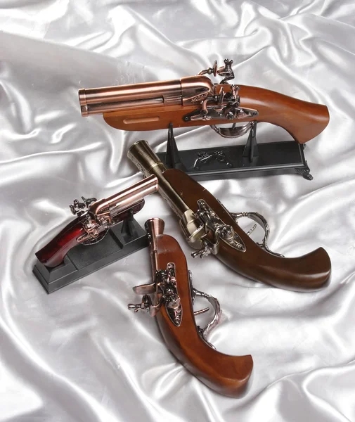 Souvenir antika pistoler — Stockfoto