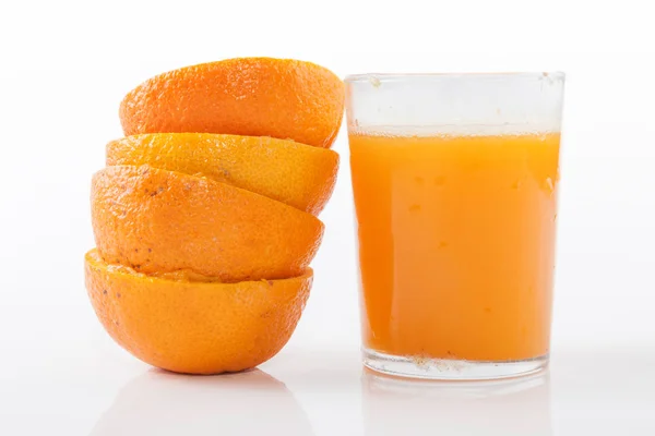 Glass appelsinjuice – stockfoto