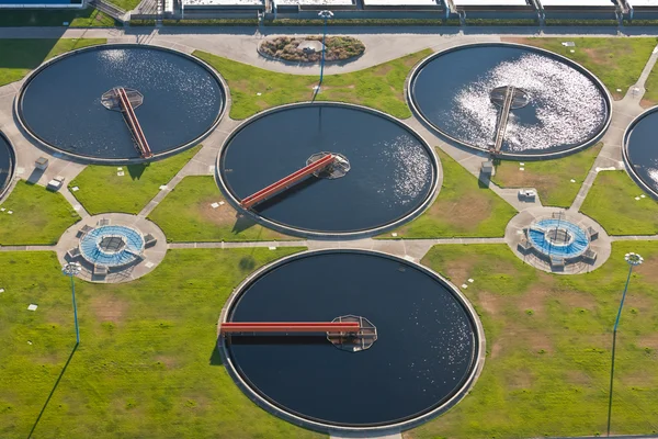 Tanques de água de uma estação de esgoto — Fotografia de Stock