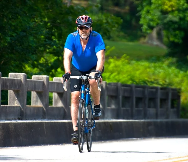 ジョージア州の間で自転車に乗る — ストック写真