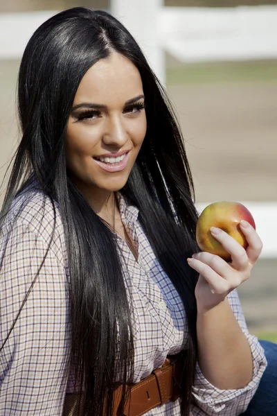 Chica con una manzana — Foto de Stock
