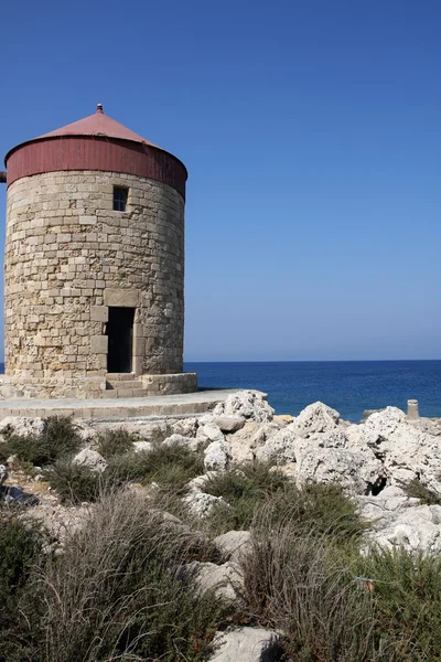 Starověké větrný mlýn na Rhodos, Řecko — Stock fotografie