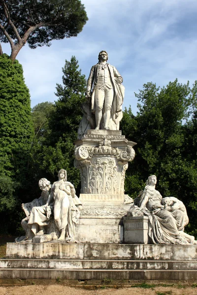 Goethe estátua na Villa Borghese em Roma — Fotografia de Stock
