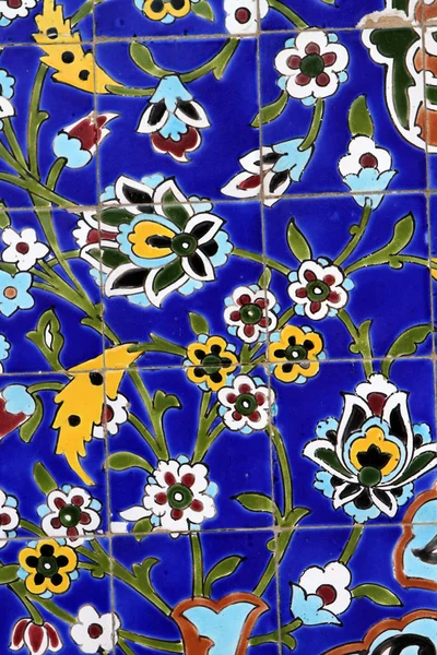 Färgglad detalj från iranska moskén i dubai — Stockfoto