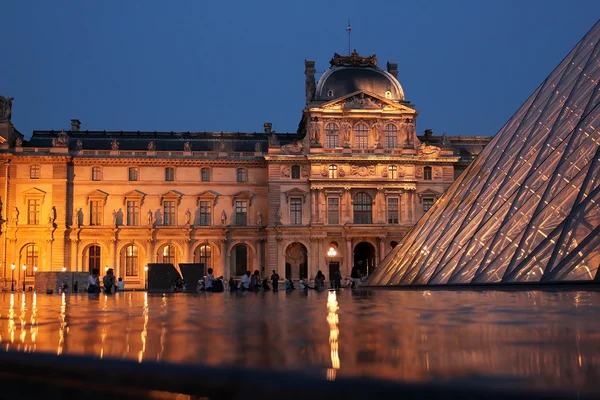 Musée du Louvre à Paris — Photo