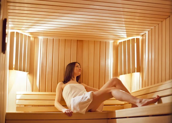 Dívka v sauně — Stock fotografie