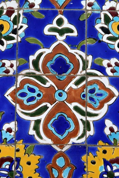 Färgglad detalj från iranska moskén i dubai — Stockfoto